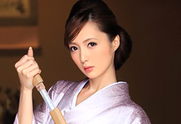 組を守るために刺青入りし美しきカラダを捧げる極道の女