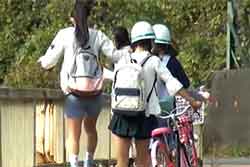 地元のパイパン少女と乱交