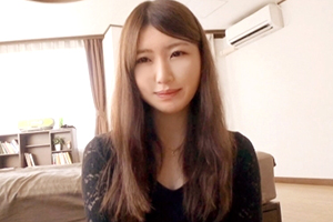 【素人】清楚系なのに下着は黒のTバック。しかも乳首はピンク色のカフェ店員の画像です