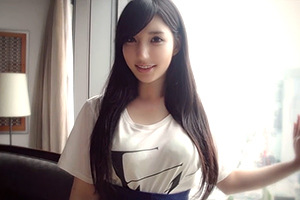 【S-Cute Yui】藤嶋唯 ホテルに入るなり笑顔で抱きついてくる黒髪美女