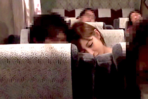 「明日花キララ」夜行バス完全盗撮ドキュメント!声我慢して一般乗客とバス内でH!