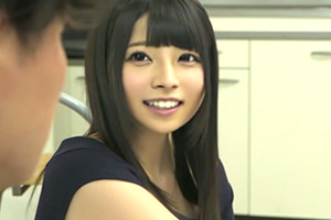 上原亜衣 隣からアンアン聞こえる喘ぎ声に微妙な空気になって…