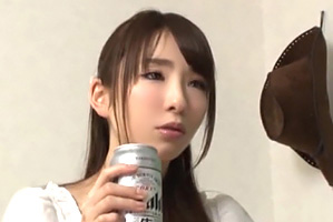 【盗撮】飲み会で終電逃したほろ酔いの女友達を家に連れ込んで…