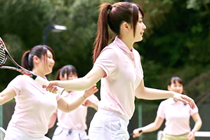 テニスサークルの夏合宿でピッチピチの現役女子大生と乱交三昧!