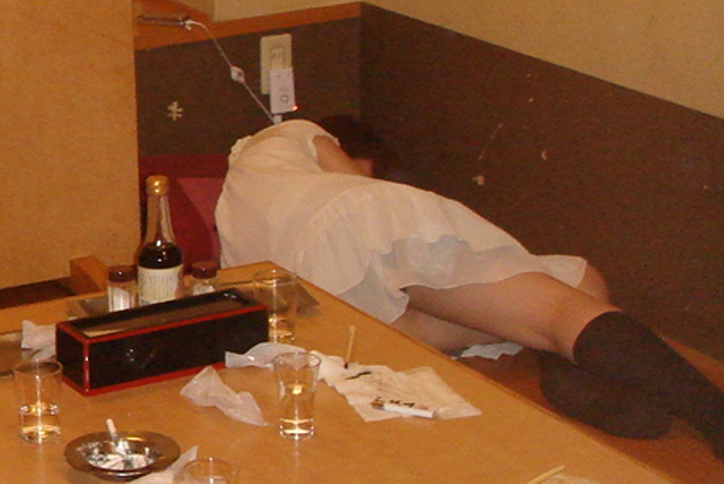 男なら絶対に襲いたくなる酔い潰れ女子その4