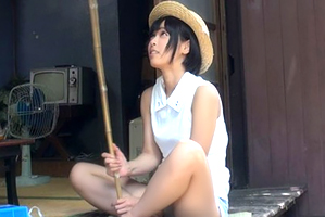 夏休みに帰省してくる親戚の日焼け美少女と中出し三昧の日々!