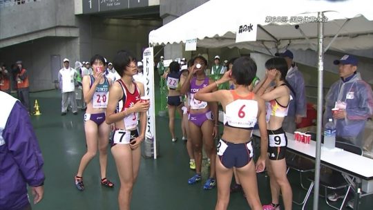 駅伝LIVE中継で股間や乳首を撮られたJKその4