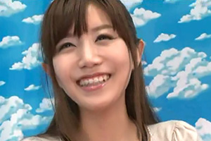 【素人ナンパ】ママさん気付いて!バラエティの企画だと騙された天然系の人妻が息子と…の画像です