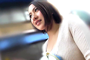 「旦那がいるので2時間程度で…」繁華街で純白巨乳人妻をナンパ!