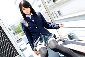 河南実里 ミニスカとニーソの絶対領域がたまらない激かわJK