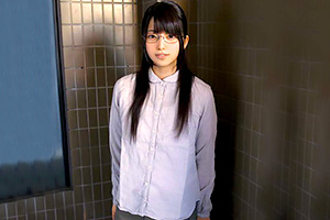 上原亜衣 大人しい地味っ子が脱いだら凄いエロいカラダしてた。の画像です