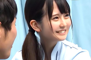 【マジックミラー号】笑顔が可愛くて癒し系の美人ナースが早漏チンポのお手伝い!