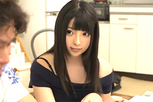 上原亜衣 巨乳の女友達と勉強中に隣室から喘ぎ声が聞こえてきてHなムードに…