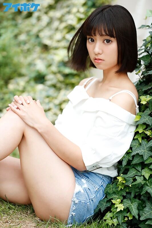 もなみ鈴 19歳の幼くも力強い大きな瞳の少女AVデビュー！