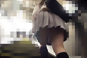 【素人】M3ちゃん 坂道系のアイドル顔を持つ巨乳の制服JK！エスカレーターでパンチラを盗撮