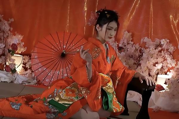本庄鈴 和服姿で花魁コスしたお姉さん！フル勃起したチンポを手コキフェラで濃厚愛撫の画像です