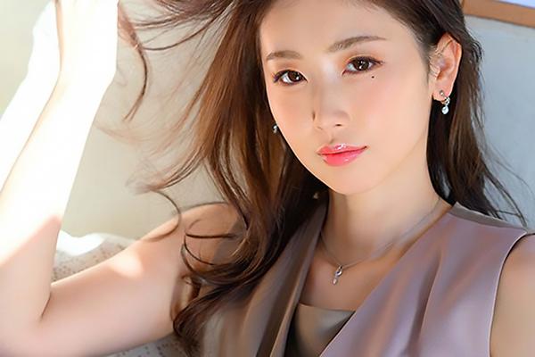 小松杏 セクシーランジェリーの美人妻と密着しながらベロキス性交！濃厚ザーメンを大量顔射