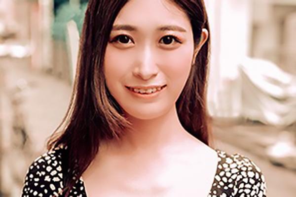 すずかさん フル勃起チンポにしゃぶりつきじゅぼフェラする素人娘！騎乗位挿入で杭打ちピストン