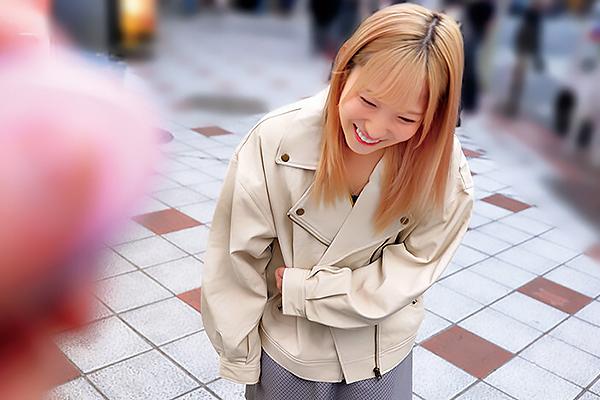 栄川乃亜 リモバイ仕込んで街を歩く金髪の美少女ギャル！羞恥と恥部への快感でチンポ欲しくなる！の画像です