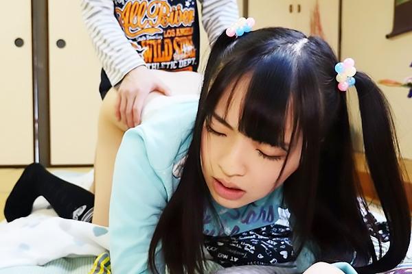 宮沢ゆかり ロリカワ美少女がシックスナインでチンポをフェラ！生ハメピストンでザーメン中出しの画像です