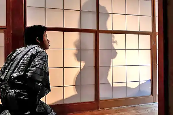 毎晩のように夫に抱かれる絶倫の人妻–温泉で鉢合わせた甥っ子の童貞チンポをフェラする 風間ゆみ