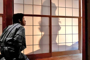 毎晩のように夫に抱かれる絶倫の人妻–温泉で鉢合わせた甥っ子の童貞チンポをフェラする 風間ゆみ