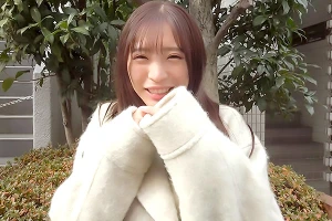 久々のハメ撮りに照れる美少女が…セクシーランジェリー姿で騎乗位セックス！ 小那海あや