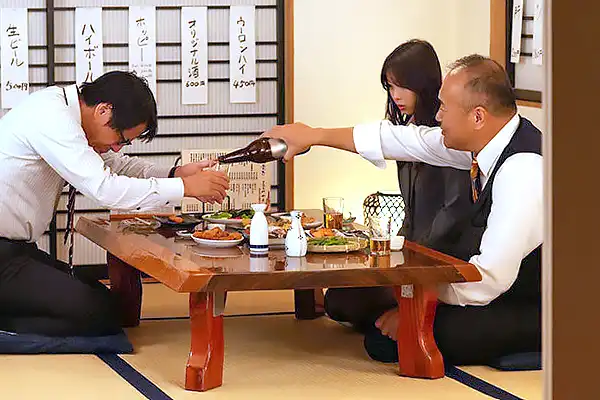 絶対に逆らえない取引先の社長…性接待を求められた働く人妻がNTR堕ち！ 市来まひろ