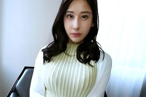 巨乳が張って疼く美人妻。ゆっくりと腰を沈めて他人棒を受け入れる！