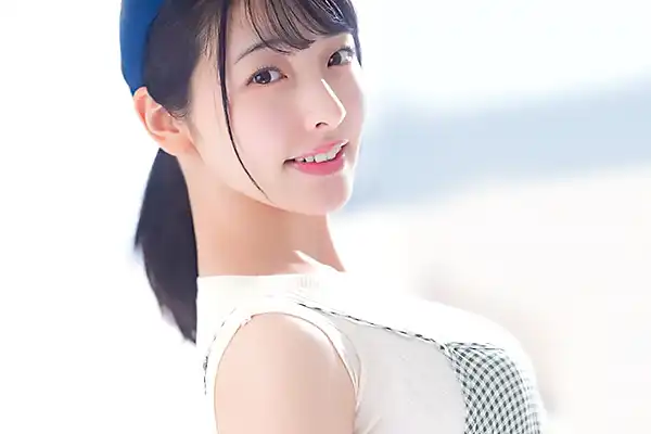 Hカップ女子大生をAVデビュー直前に撮影したお宝映像！クンニ責めに初々しい反応を見せる 彩月七緒