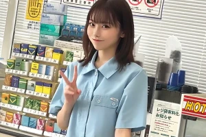 コンビニバイト中の彼女と店内でイチャイチャ。客がいない時間に立ちバックSEXで中出し