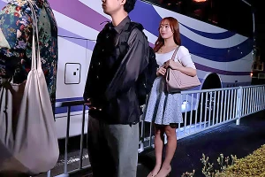 夫の元へ向かう夜行バスで…巨乳人妻が痴漢されて悶える！ 白石茉莉奈