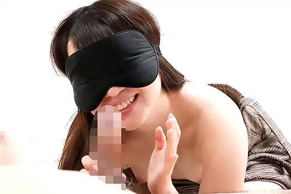 目隠しした女子大生がフェラしてたら…イケメンからメタボおじさんにバトンタッチ！ Post155