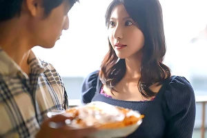 隣に引越してきた美人妻と距離が縮まる–耳元で淫語を甘く囁かれて理性を失っていく 新妻ゆうか