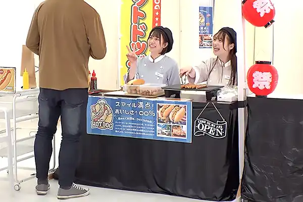 ホットドッグ売りの美少女が戸惑い赤面！恥ずかしい生着替えを激写される 赤名いと Post155