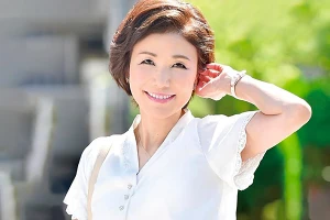 内原美智子 夫が構ってくれず欲求不満が募る六十路妻。大家の男と親密になってNTRセックスで中出し