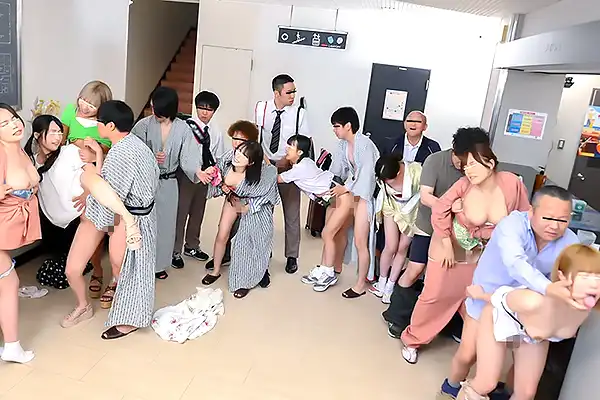 いつでも誰とでもセックスできるホテル！大乱交の淫らな声がロビーに響き渡る Post155