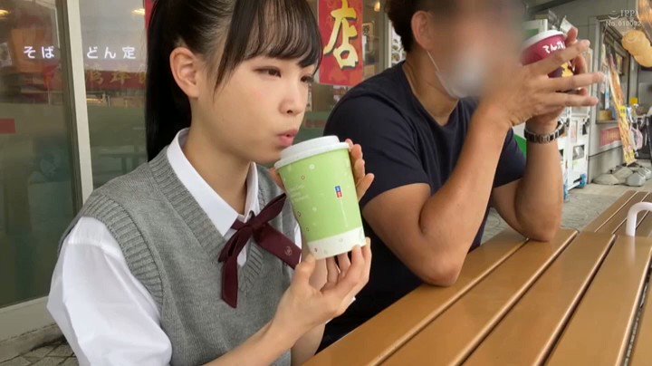 駅弁露出 抱っこSEXが大好き！！パイパン微少女をパンパンパン！