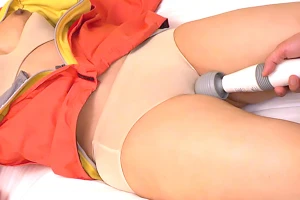 登山疲れを癒しに来たお姉さんを…マッサージ中に電マで責めまくる！