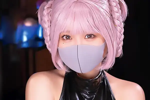 裏垢で話題のHカップ爆乳レイヤー！人気アニメコスのままバックで即ハメ