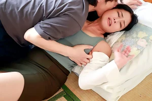 二世帯住宅で暮らす熟女人妻が…娘婿に押し倒されて強引な愛撫に喘ぎ出す 鈴河めぐみ