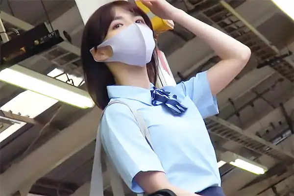 倉本すみれ めちゃくちゃ可愛い制服JKを電車痴漢！スレンダーボディを抱え上げて駅弁ファックで犯す