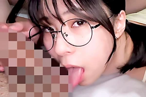メガネの奥は性欲モンスター！チングリ返しで咥え込む美少女の変態フェラ 渋谷あかり