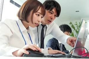 巨乳OLが先輩の巧みな誘いに心を揺らす–彼氏を裏切る禁断の関係へと踏み込んでいく 宍戸里帆