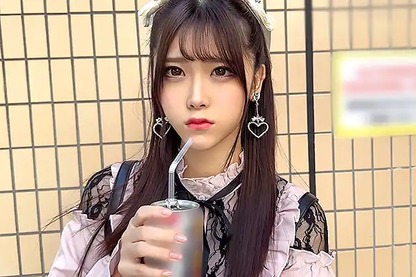 病みかわ女子が貢ぎ癖こじらせてP活中毒！騎乗位で快楽むき出しの潮吹き乱舞
