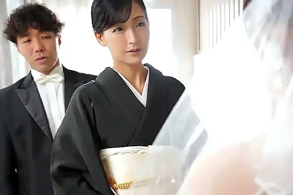 嫁のお母さんを新郎が襲う！激しく乳首を舐められて切ない声が漏れる 吉永塔子