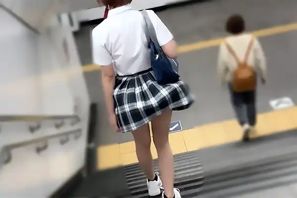 白兎みみ 駅で見かけたミニスカJKをストーキングして…欲望のままに昏睡レイプして勝手に中出し！