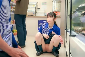 アルバイトの美少女JKがおじさん店員を誘惑！勤務中にノーパンでマンチラ挑発してくる 望実かなえ