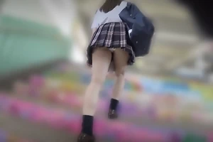 ミニスカ制服からパンチラしまくりのJKを拉致して強姦。野外で肉棒をぶち込み青姦レイプ