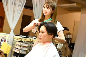 専門学生が騙されてAVデビューへ–カットモデルとしてやって来たAV男優に唇を奪われる 白浜みなみ